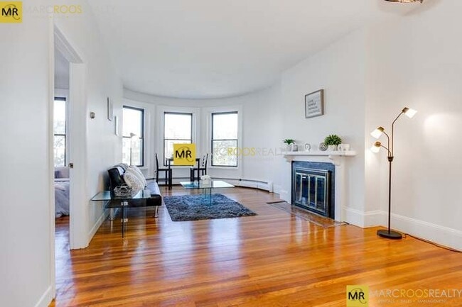 Building Photo - 910 Beacon St