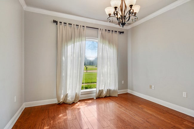 Building Photo - Spacious 3/2.5 home in great neighborhood