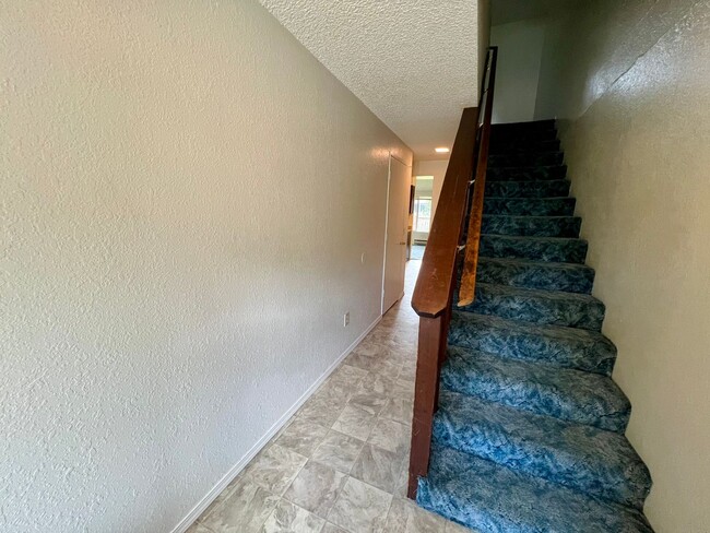 Building Photo - Edgewood Triplex
