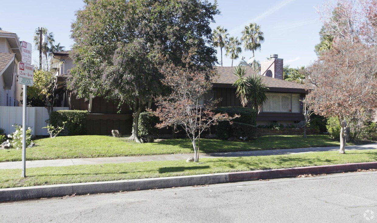 Building Photo - 12408 Archwood St