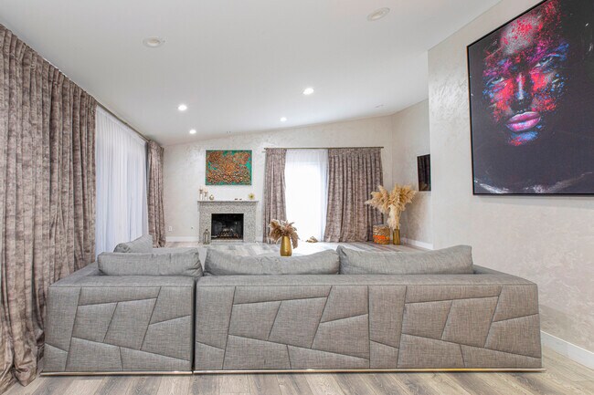 Foto del edificio - 12465 Nugent Dr