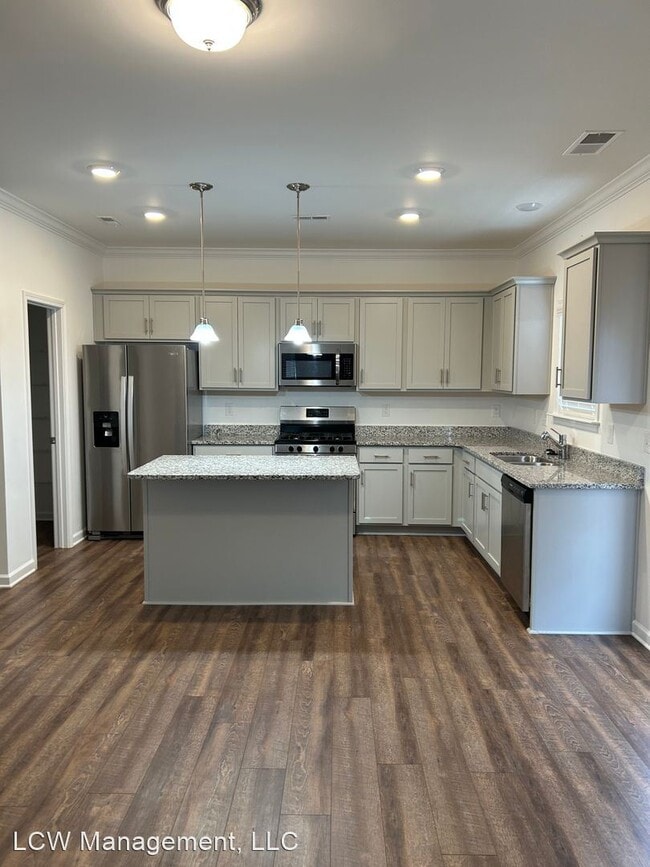 Building Photo - 4 br, 2.5 bath House - 474 Altavista Drive