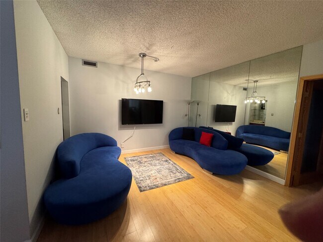 Foto del edificio - 5150 Hidalgo St