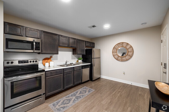 Rocky Top 2BR, 2BA - 909SF - Kitchen - Kodak Crossing