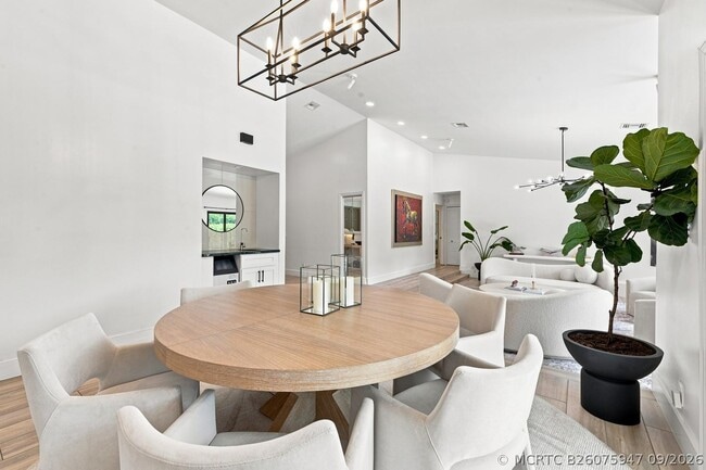 Building Photo - 14902 Paddock Dr