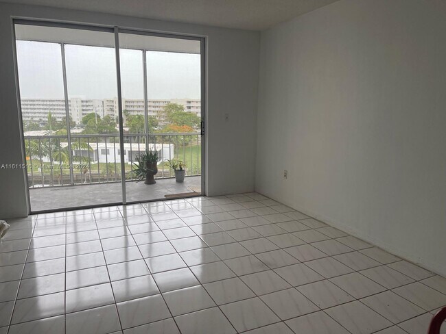 Foto del edificio - 2859 Leonard Dr