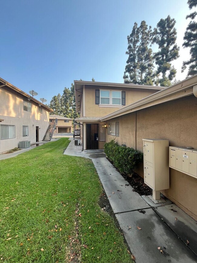 Foto del edificio - Spacious 2 Bedroom Condo/ Nicely Renovated in Azusa