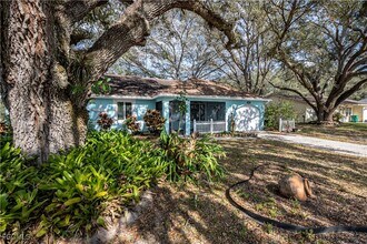 Building Photo - 4001 E Sunflower Cir