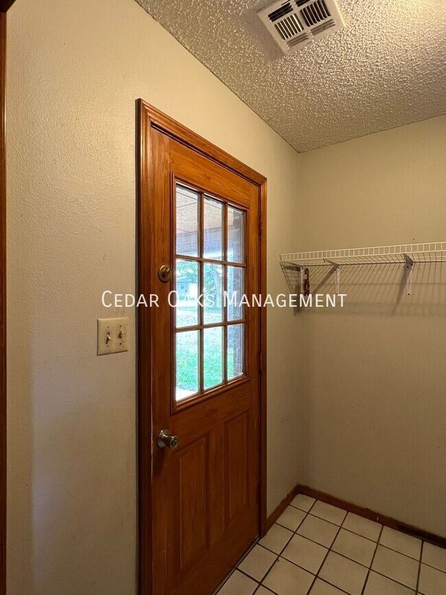 Foto del edificio - 300 S Ozark St