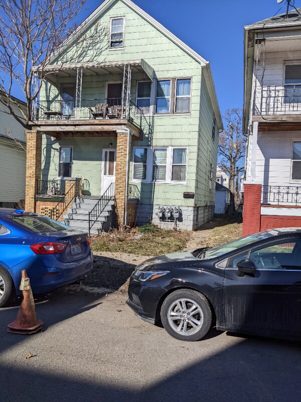 2673 Whalen St, Hamtramck, MI 48212 Apartment for Rent in Hamtramck