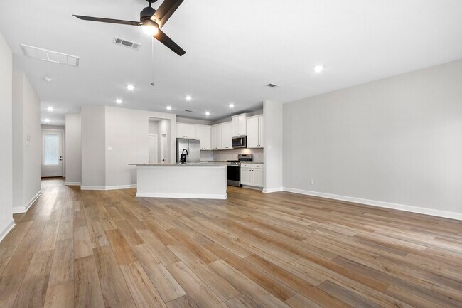 Building Photo - 1022 Whispering Winds Dr
