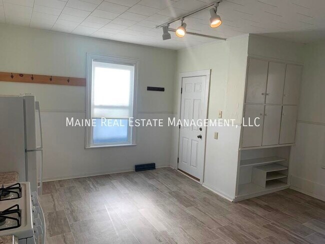 Building Photo - 54 Penobscot St