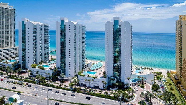 Building Photo - 16500 Collins Ave