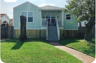 Building Photo - 5219 Avenue Q