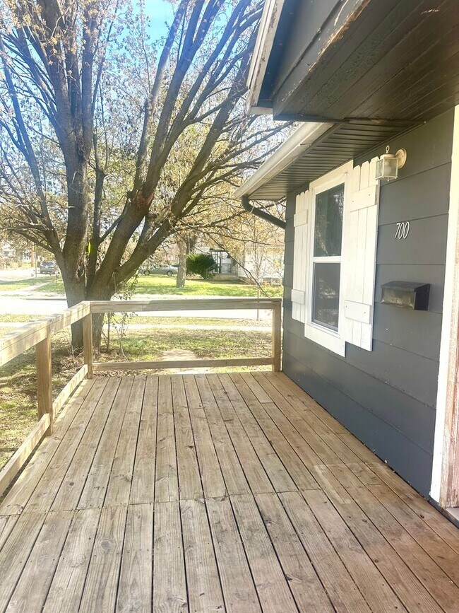 Foto del edificio - Spacious 4 Bed Home Near Bass Pro with Detached Garage & Fenced Yard