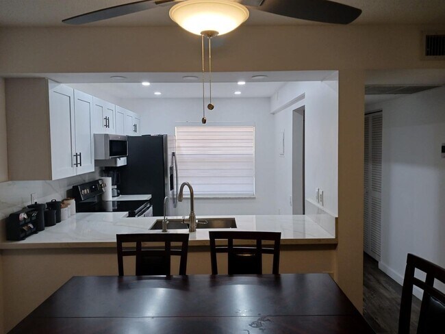 Building Photo - 1212 Bahama Bend