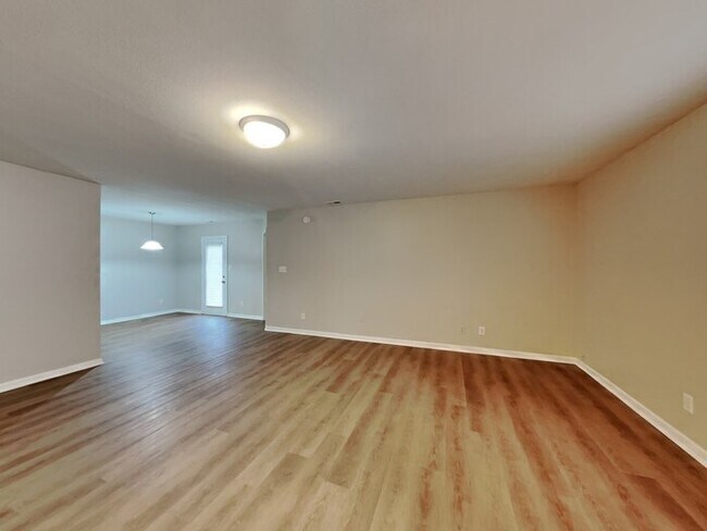 Foto del edificio - FIRST FULL MONTH'S RENT FREE! 3 Bedroom, 2...