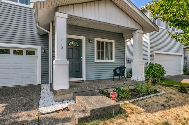 Building Photo - Beautiful 3 Bedroom, 2 1/2 Bath Home in Qu...