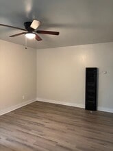 Building Photo - 406 S Fredonia St