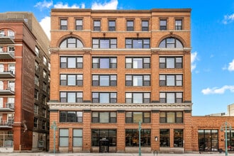 Building Photo - 239 E Chicago St