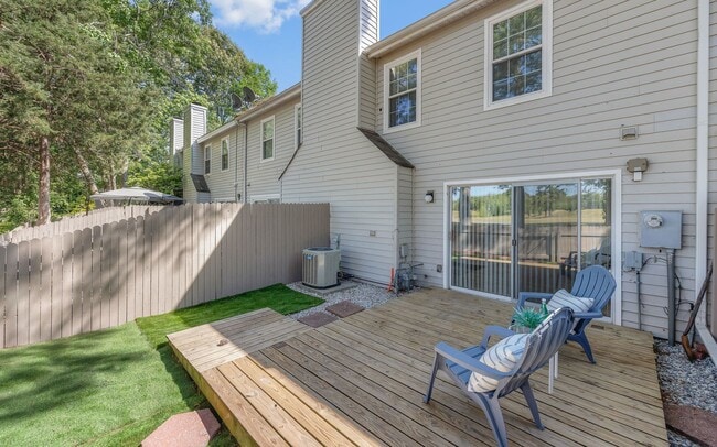 Photo - READY NOW!! 3-Bedroom Townhome w/Attached Garage! Golf Course Views - Pet Friendly - All Appliances!