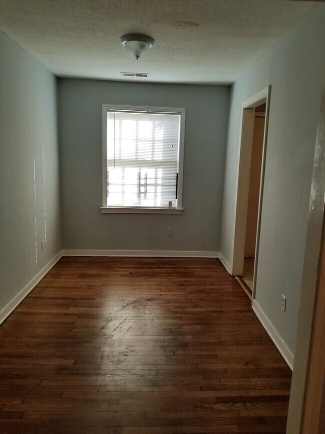 Building Photo - 4 Success is now offering this spacious 2 bedroom home.
