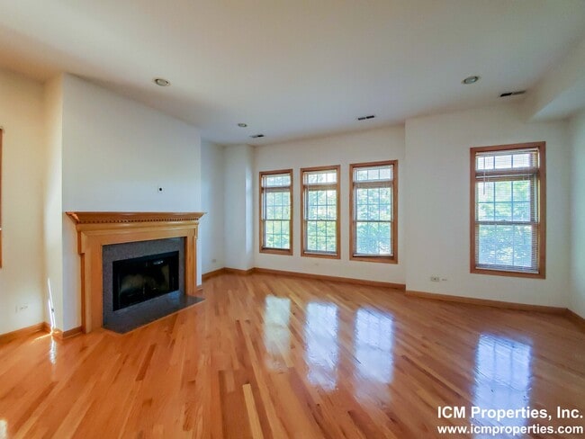 Foto del edificio - 2510 N Southport Ave