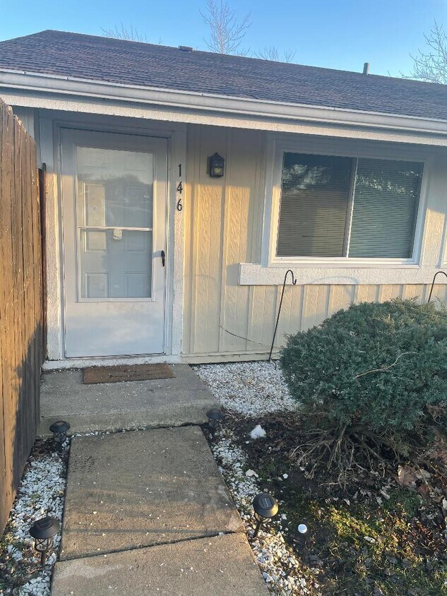 Primary Photo - 146 Briarwood Ct