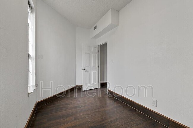 Foto del edificio - 2416 Brookhaven Dr