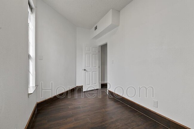 Building Photo - 2416 Brookhaven Dr