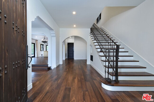 Foto del edificio - 6111 San Vicente Blvd