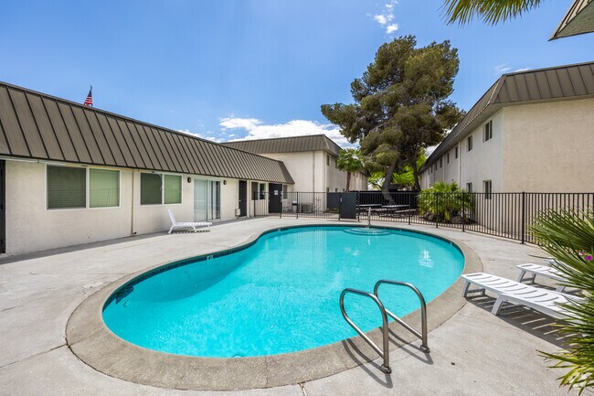 Piscina - Red Rock Cove Apartments