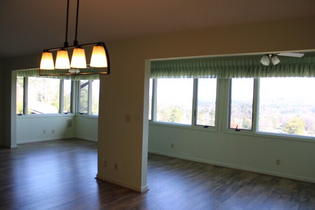 Building Photo - 140 Bent Tree Dr