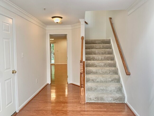 Building Photo - Beautiful 3 BR 2 FB, 2 HB with garage, deck, patio, come see!