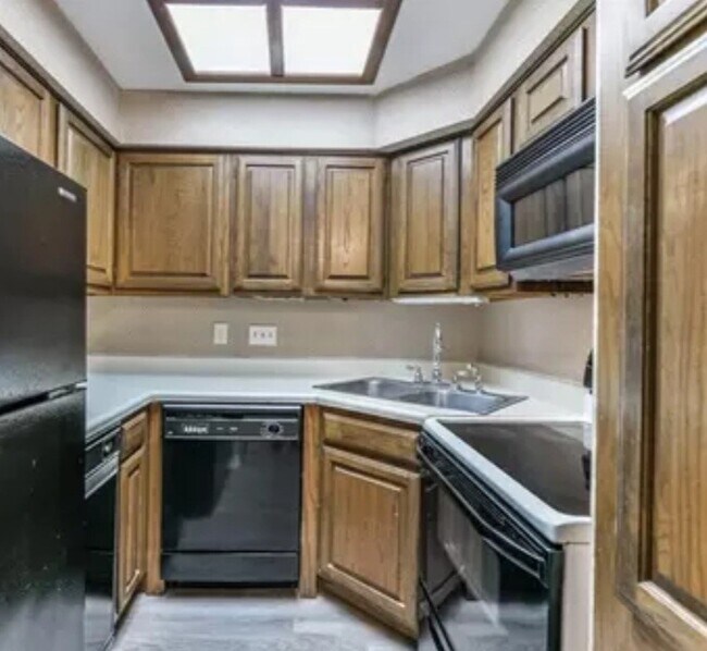 Building Photo - 921 Marine Dr