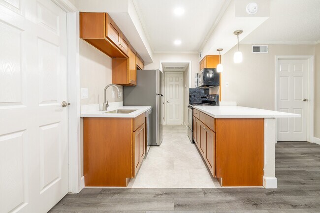 Building Photo - 2750 Holly Hall St