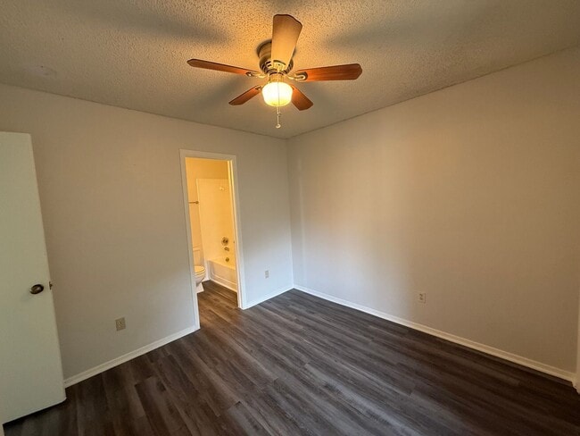 Building Photo - 512 Willowbend Cove