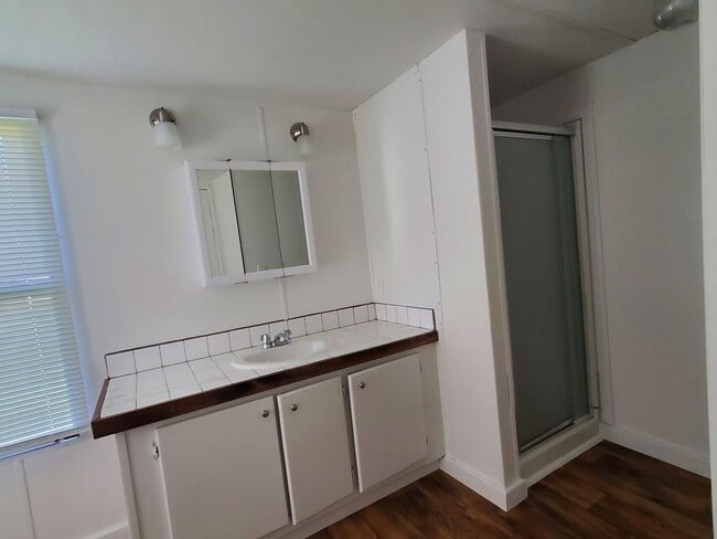 Building Photo - Ready to move in!