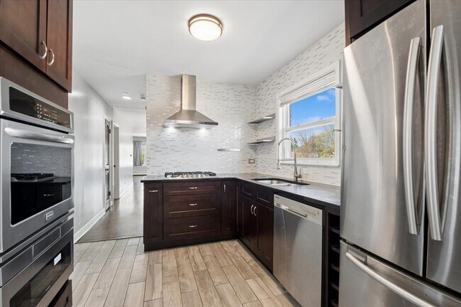 Foto del edificio - 4951 W Foster Ave