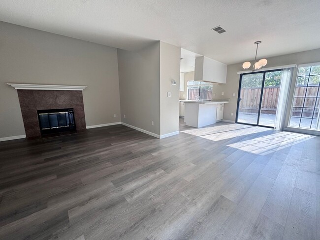 Foto del edificio - Gorgeously Remodeled 3bed 2.5 Bath home in...