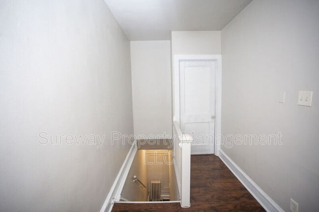 Building Photo - 1034 Collings Ave