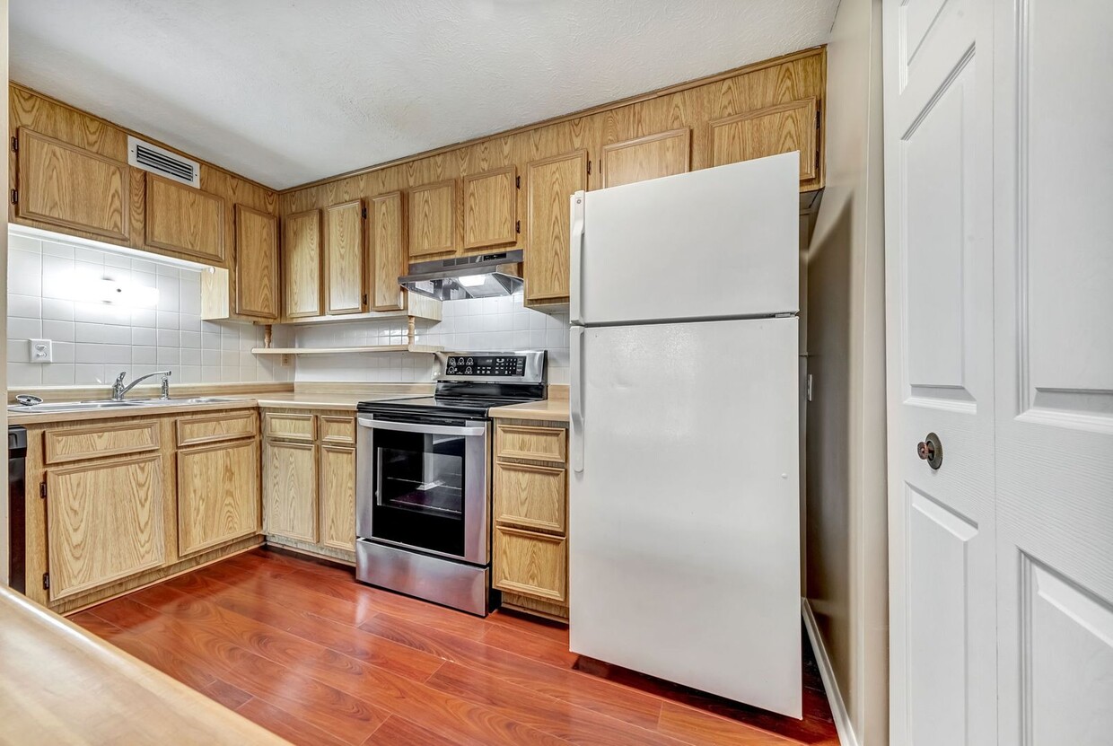 Primary Photo - Tranquil Two-Bedroom Condo: Park Setting, ...