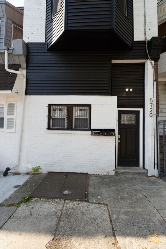 Primary Photo - Newly renovated 1 bedroom 1st Fl Unit