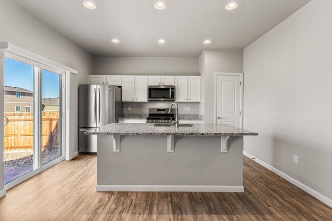 Foto del edificio - Spacious Home with Central AC and Fenced Yard