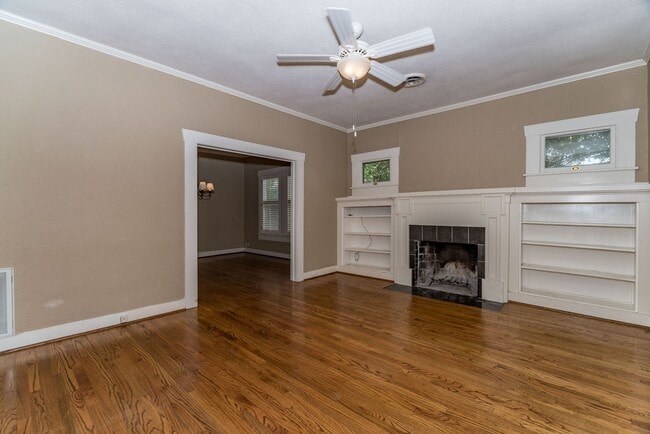 Building Photo - Alamo Heights Cottage