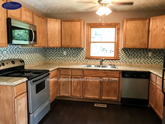 Building Photo - 555 Grant Ford Dr