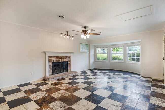 Foto del edificio - 1125 Timbergrove Dr
