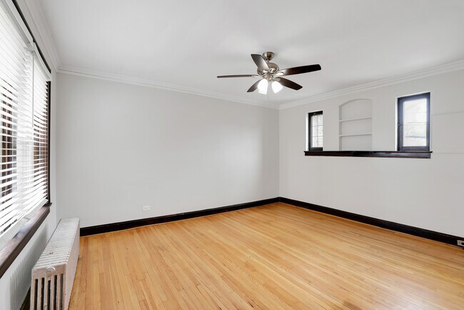 Foto del edificio - 5544 W Leland Ave