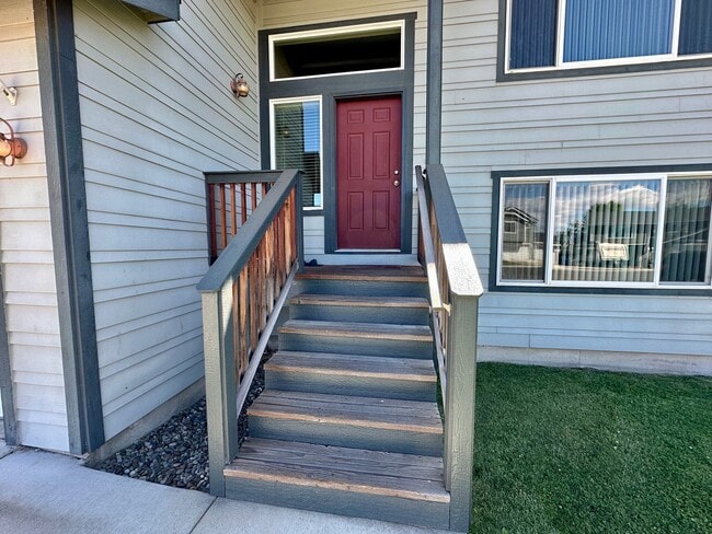 Building Photo - Large 5 Bedroom Home - North of CWU
