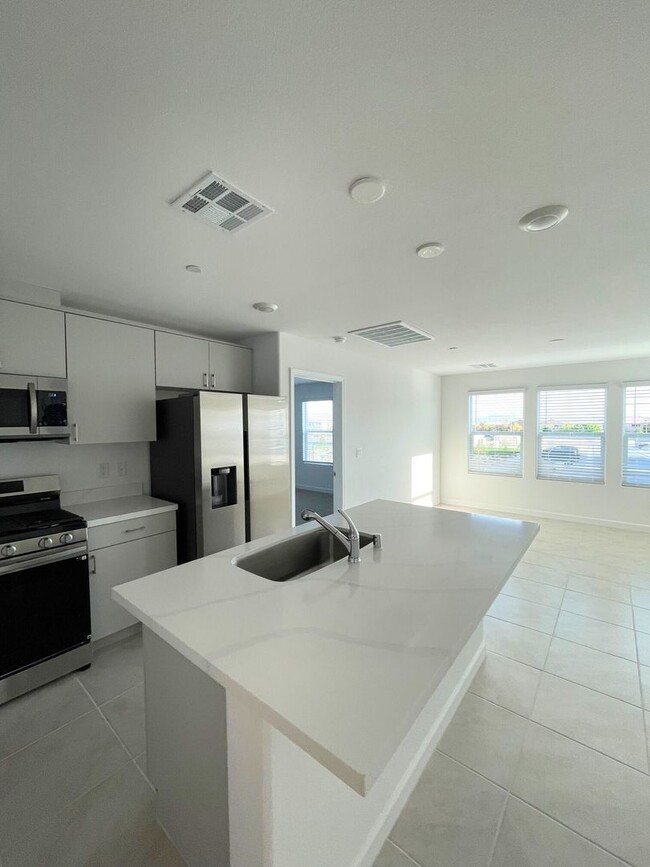 Foto del edificio - Now Leasing – Brand-New Townhome in Herita...